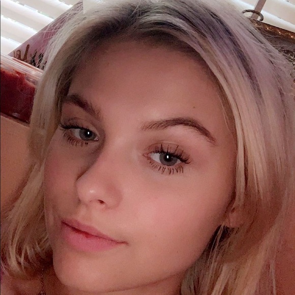 Meet your Posher, Alexis - Picture 1 of 1